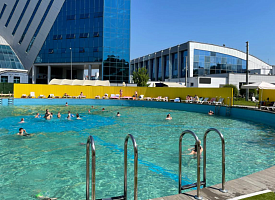 Где в Минске поплавать в бассейне под открытым небом?