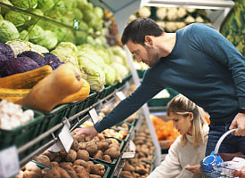 Социальные скидки в 10% на продукты продлили до конца года. Но кое-что изменится
