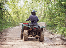 Штраф до 1350 рублей. В ГАИ напомнили, где в Беларуси запрещено ездить на квадроциклах