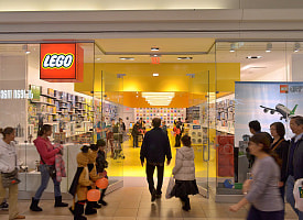 От деревянных игрушек до “айфона среди конструкторов”: как LEGO стал одним из самых дорогих брендов в мире 