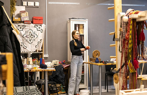 “Ніякай пяшчоты, толькі хардкор”. Спросили у современной ткачихи о трудностях ее ремесла