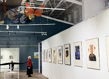 Дали, который сам проводит экскурсию: в Минске открылась одна из крупнейших выставок графики художника