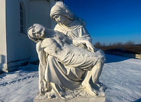 Зимняя тишина и костёл с историей: пейзажи возле деревни Ненадовичи в Дятловском районе