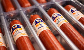 Вкусно “как в детстве”: побывали на производстве, где делают колбасу по старинным рецептам