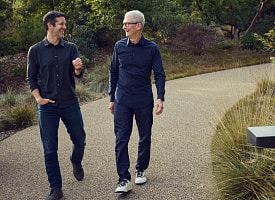 Тим Кук покинет пост гендиректора Apple с 1 сентября. Компанию возглавит Джон Тернус