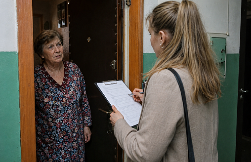 По заданию Нацбанка домой к белорусам будут месяц ходить люди с вопросами – хотят узнать про валюту или нет?