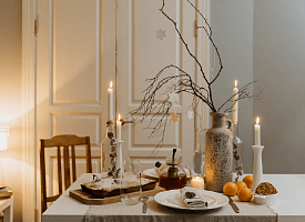 Как накрыть красиво, даже если бюджет ограничен? Правила сервировки новогоднего стола 