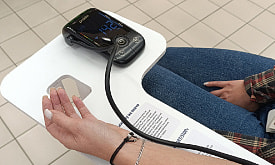 Пришли за продуктами – узнали, что пора к кардиологу: покупателям гипермаркета измерили давление