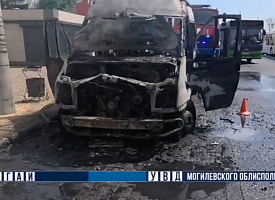 В Могилеве во время движения загорелась маршрутка