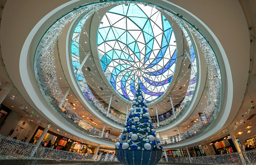 10 самых впечатляющих рождественских елок мира – фото, истории и новинки сезона 2025