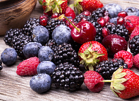 Какая из ягод улучшает работу сосудов и кишечника? Понадобится всего одна чашка в день