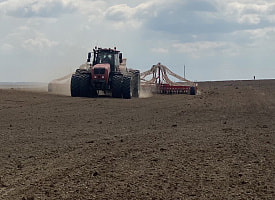 Инженер купил запчасти для машины, которой нет: в Брестской области контролируют проведение посевной