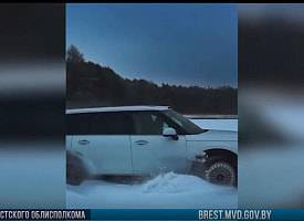 Водитель попал в милицию после тест-драйва внедорожника на снежном поле под Брестом