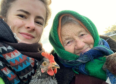 “Вары, мама, вячэру, ды на маю долю”. Как у бабушки в 95 лет появилась карточка артиста на Spotify