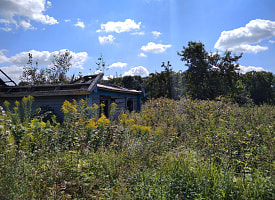 За полуразваленный дом после пожара на Минщине боролся 21 человек. Откуда ажиотаж?