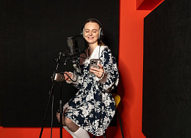 “Звучат слишком механически”. Минчанка, которая записывает необычные сказки, рассказала, как использует в работе нейросети