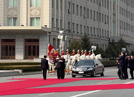 Лошади и залпы: как Лукашенко встретили в Северной Корее (фото)