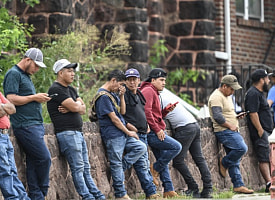 США утроили выплату мигрантам за «самодепортацию» — теперь предлагают $3 тысячи и билет домой