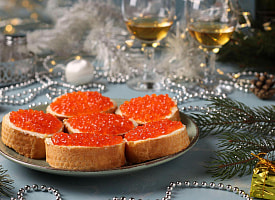 До Беларуси не доехали 250 килограммов новогодних деликатесов. Что случилось?