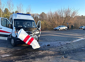 В Слониме скорая протаранила BMW – легковушку перевернуло