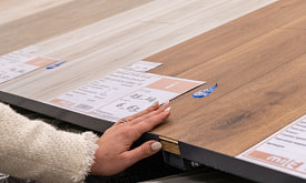 Ищем “правильный” ламинат и выбираем между обоями и краской: какие материалы для ремонта посоветует дизайнер?