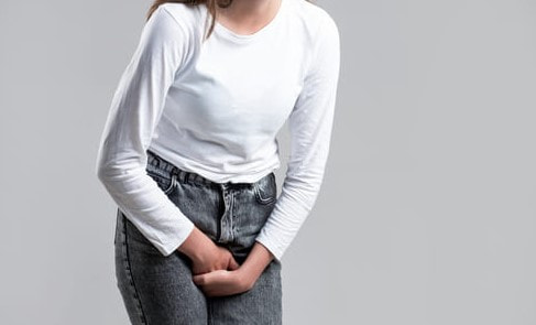 Врач объяснила, почему длинные лобковые волосы могут вызывать боль