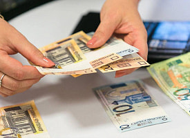 Когда белорусам должны перечислить 3 зарплаты при увольнении? В Минтруда ответили