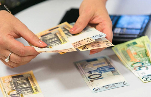 Когда белорусам должны перечислить 3 зарплаты при увольнении? В Минтруда ответили