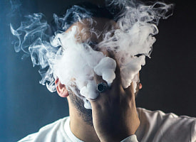 Учёные обнаружили на мундштуках одноразовых вейпов “обильные колонии” опасных грибков