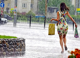 “Впервые этой весной” – Синоптики предупредили Беларусь о ливнях, грозах и новых температурных рекордах