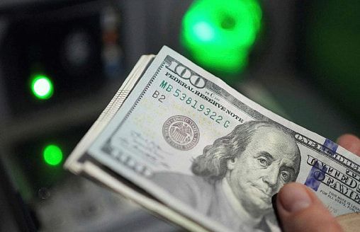 Прыгнул до месячного максимума: что с долларом по итогам торгов в Беларуси 19 декабря