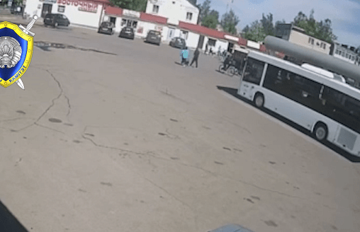 В Чаусах автобус без водителя насмерть сбил пожилых супругов