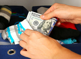 Идёт на рекорд? Доллар в Беларуси взлетел до максимума за 12 дней – итоги торгов 2 февраля