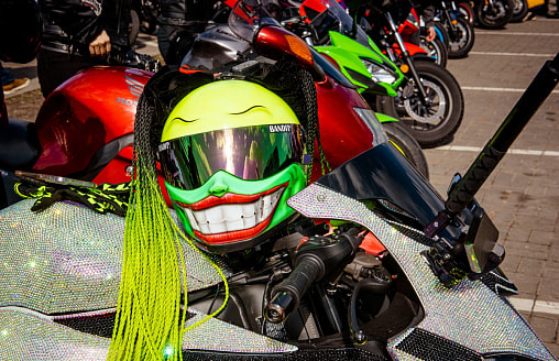 Мотосезон-2026 открыли в Минске: тысячи байкеров проехали колонной по центру – большой фоторепортаж