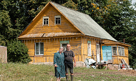 “Даже местные забыли про это место”. Семья за $1,5 тысячи купила заброшенный хутор и вернула его к жизни