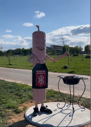 Скульптура Сосиска.jpg