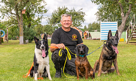 “Собаки готовы по команде отдать за тебя жизнь”. Как учат собак-спасателей и дают второй шанс тем, кого хотели усыпить