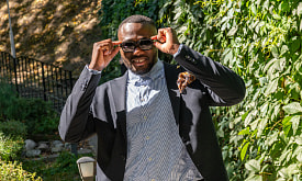 “Славянки – beautiful, драники – топ, климат – шок”. Знакомимся с африканцем, который поет в парке Гомеля и своим голосом покоряет соцсети