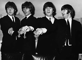 “Я думал, для этого нужно воевать”. Как The Beatles получили ордена и рассорили Британию