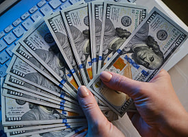 Спрос в банках вырастет? Доллар внезапно подешевел на торгах 23 февраля в Беларуси