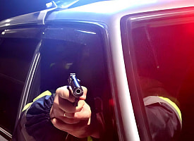 Затолкал девушку в авто и пытался скрыться – под Минском милиция устроила погоню со стрельбой