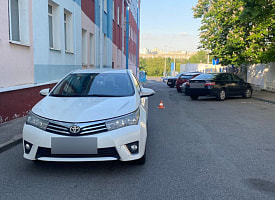 В Минске Toyota сбила 3-летнего мальчика. Ребенок выбежал из-за припаркованных авто