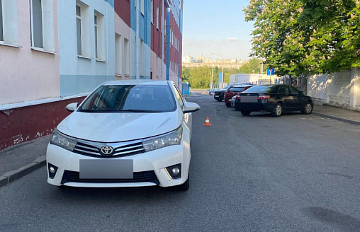 В Минске Toyota сбила 3-летнего мальчика. Ребенок выбежал из-за припаркованных авто