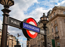 135 лет назад открылось первое в мире метро. А где сегодня находится самая глубокая станция, самая маленькая и что с минской подземкой?