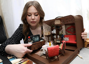 “Открываешь их – и тебе как будто снова 6 лет”. Витебчанка создает румбоксы в виде домов и комнат из детства