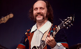 Поклонники по всему СССР покупали словари: как Владимир Мулявин оказался в Минске и сделал “Песняров” символом Беларуси