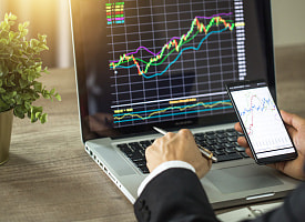 «В банке говорили: это мошенники. Но я не послушала». Женщина взяла кредит ради “трейдинга” и потеряла деньги