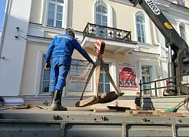 Под Витебском рабочие нашли каменный крест начала XVII века - на нем неизвестные надписи