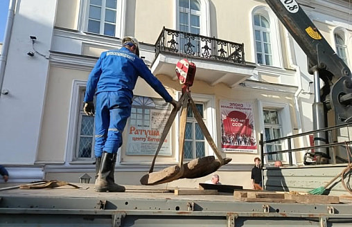 Под Витебском рабочие нашли каменный крест начала XVII века - на нем неизвестные надписи