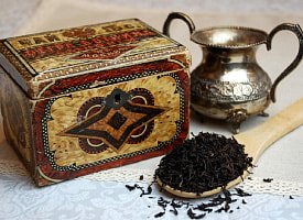 Чай, который лечил царя: история напитка, ставшего национальным ритуалом в России XVII века